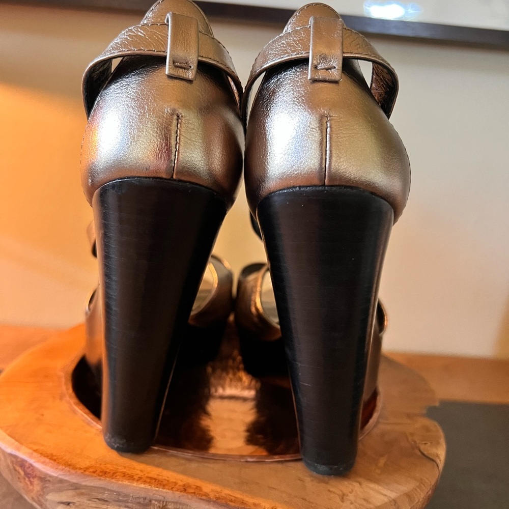 Burberry London wedge platforms, gold, Sz 38 - Picture 5 of 14